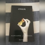 Zmrok. Harvard Lampoon