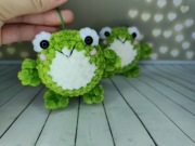 Brelok z zieloną żabą 