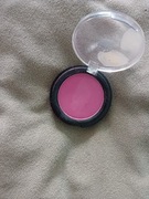Róż do policzków blusher
