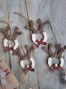 Renifery - zawieszki z makramy