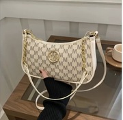 Stylowa torebka z logo M – beżowa listonoszka na złotym łańcuszku