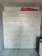 Szafa z drzwiami przesuwnymi