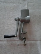 Vintage rosyjski młynek do pieprzu maku przypraw maszynka PRL zabytek