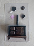Metalowa miniaturka pieca wraz z garnkiem i patelnią skala 1:12 DOLLHOUSE