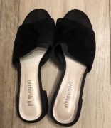 Zamszowe klapki na płaskim obcasie , Jeffrey Campbell rozm 8,5 .