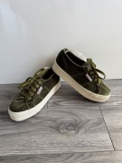 Welurowe trampki na platformie Superga 38