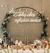 Ledon, neon, napis "Z Tobą chcę oglądać świat"