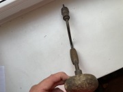 Wiertarka ręczna zabytkowa.