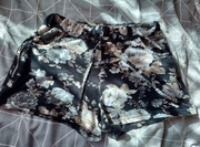 szorty w kwiatowy wzór