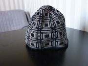 Czapka męska, czarno- beżowa, wzory. Bawełna 100%