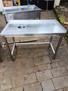 Stół gastronomiczny z otworem 