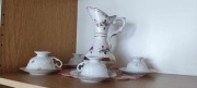 Elegancki Zestaw Starej Porcelany: Dzbanek, Filiżanki i Talerzyki - PRL