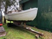 Łódź drewniana z silnikiem 