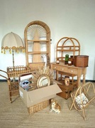 Wyprzedaż, giełda, pchli targ, kartony. Vintage, boho.