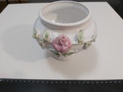 Wazon ceramiczny z motywem kwiatowym