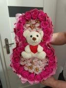  Wyjątkowy bukiet z misiem i słodyczami Raffaello – idealny na prezent! 