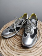 Carinii adidasy skóra 37