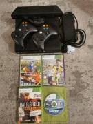 Konsola Xbox 360 E, 250gb, 2 pady, kinect, gry 