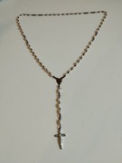 Biały różaniec, podłużne koraliki 