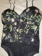New Look: czarne body w kwiaty 40