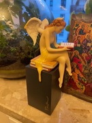 Porcelanowa figurka „Angel Ex Libris” autrostwa Michaela Perkesa 