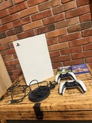 PlayStation 5 z napędem Blu-ray – CFI-1016A + 2 gry / 1–2 pady