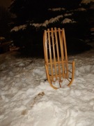 Sanki drewniane z oparciem 