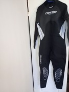 Kombinezon do sportów wodnych 