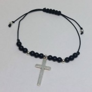 Bransoletka ręcznie robiona czarna z krzyżem 