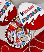 Kinder Jajko Niespodzianka - Drewniany Box ze Słodyczami- Zestaw Kinder Box