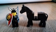 Rycerz mroku ze swoim rumakiem LEGO