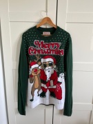 Świąteczny sweter Mikołaj renifer zielony z napisem Merry Christmas nowy XL