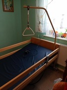 Łóżko rehabilitacyjne elektryczne z pilotem, materac piankowy z pokrowcem 