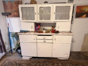 Kredens PRL, stary do renowacji