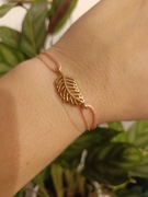 Nowa bransoletka różowa z listkiem 