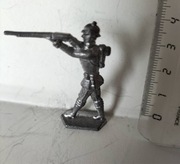 Stary metalowy żołnierzyk z lat 50-60