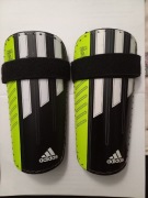 Ochraniacze piłkarskie Adidas na golenie, piszczele