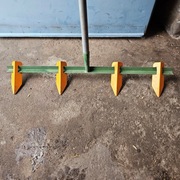 Znacznik 4 zębny grabie do rowków