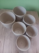 Zestaw 6 doniczek plastikowych bez podstawek