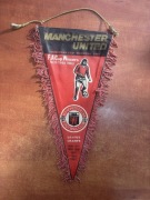 Proporczyk Manchester United 1968r. Wielki unikat w Polsce