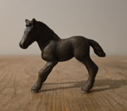 Schleich koń camarque źrebię figurka model wycofany z 2007 r