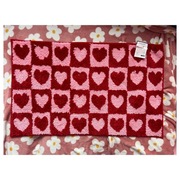 Piękny dywanik łazienkowy dywan do łazienki w serca serduszka walentynkowy