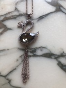 Wisior korale długie łabędź