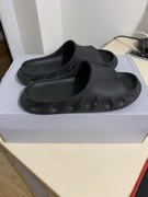 Klapki firmy Adidas Yeezy