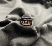 Pierścionek szeroki z koralików złoto Korona