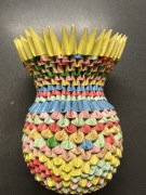 Kolorowy wazonik (origami) wykonany własnoręcznie.
