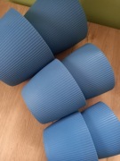 Zestaw 6 doniczek plastikowych bez podstawek