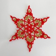 Dekor na choinkę śnieżynka frywolitka czerwono-zlota