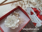 Broszka ekskluzywna biały kwiat 