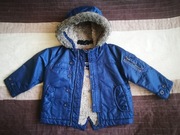 Granatowa kurtka z futerkiem 98